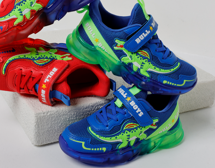 Home_bambino_dettaglio_scarpe.png
