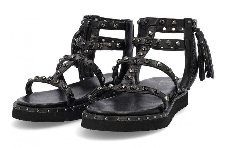 Sandali bassi on sale neri con borchie