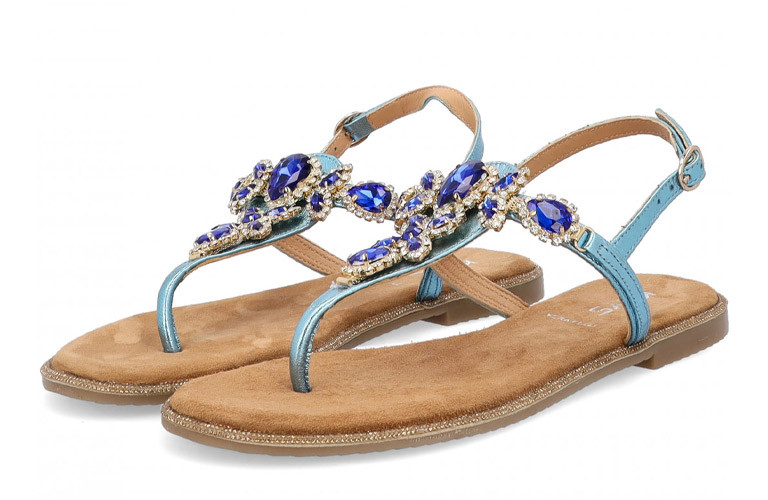 Sandali-gioiello-azzurri-eleganti-chic.jpg
